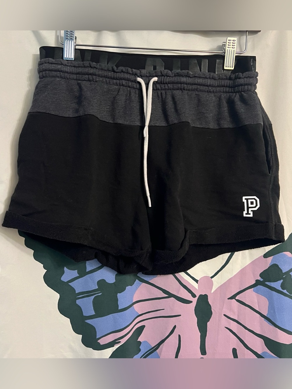 Color block peekaboo band shorts